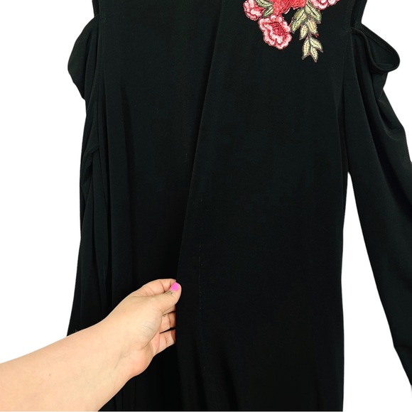AGB Black Mock Neck Cold Shoulder Embroidered Floral Summer Mini Shift Dress - Picture 10 of 11